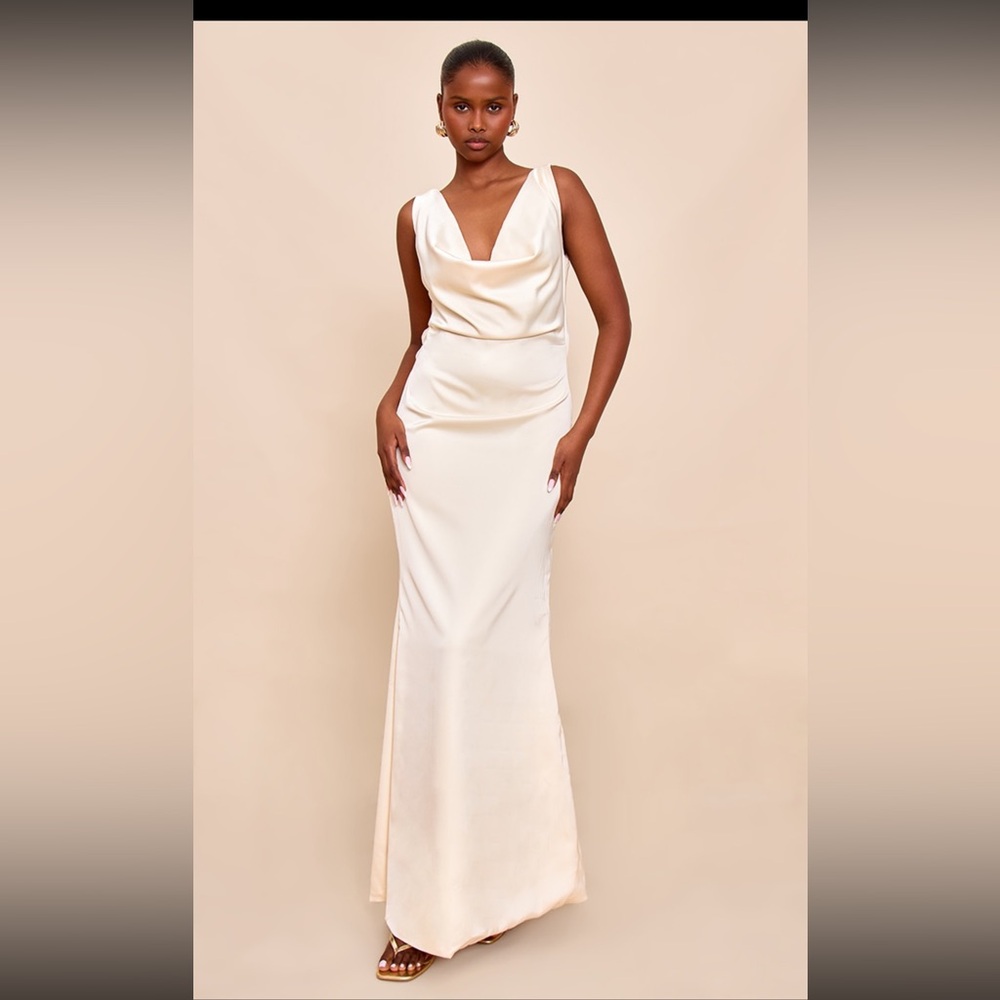 Ivory maxi dress PRETTYLITTLETHING